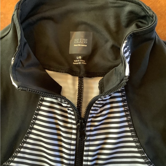 Saks Fifth Avenue Black and white pinstriped fitted jacket.ZIP pockets. … - Picture 4 of 5